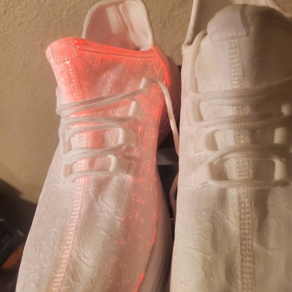 Shoes the light up at night and the size uk 40 us men 7  and us women 9.5 - Picture 11 of 11